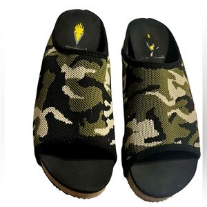 Volatile Camouflage Slide Sandals size 7